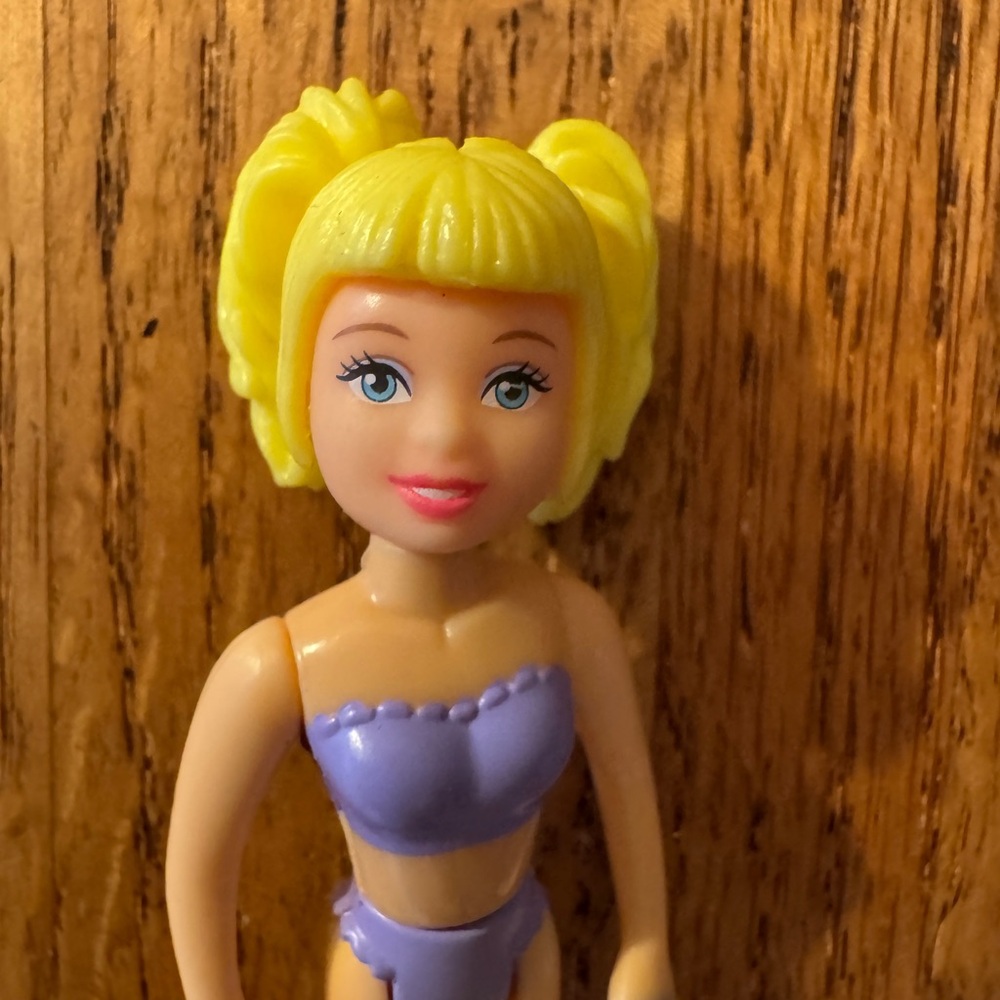 Vintage Polly pocket doll